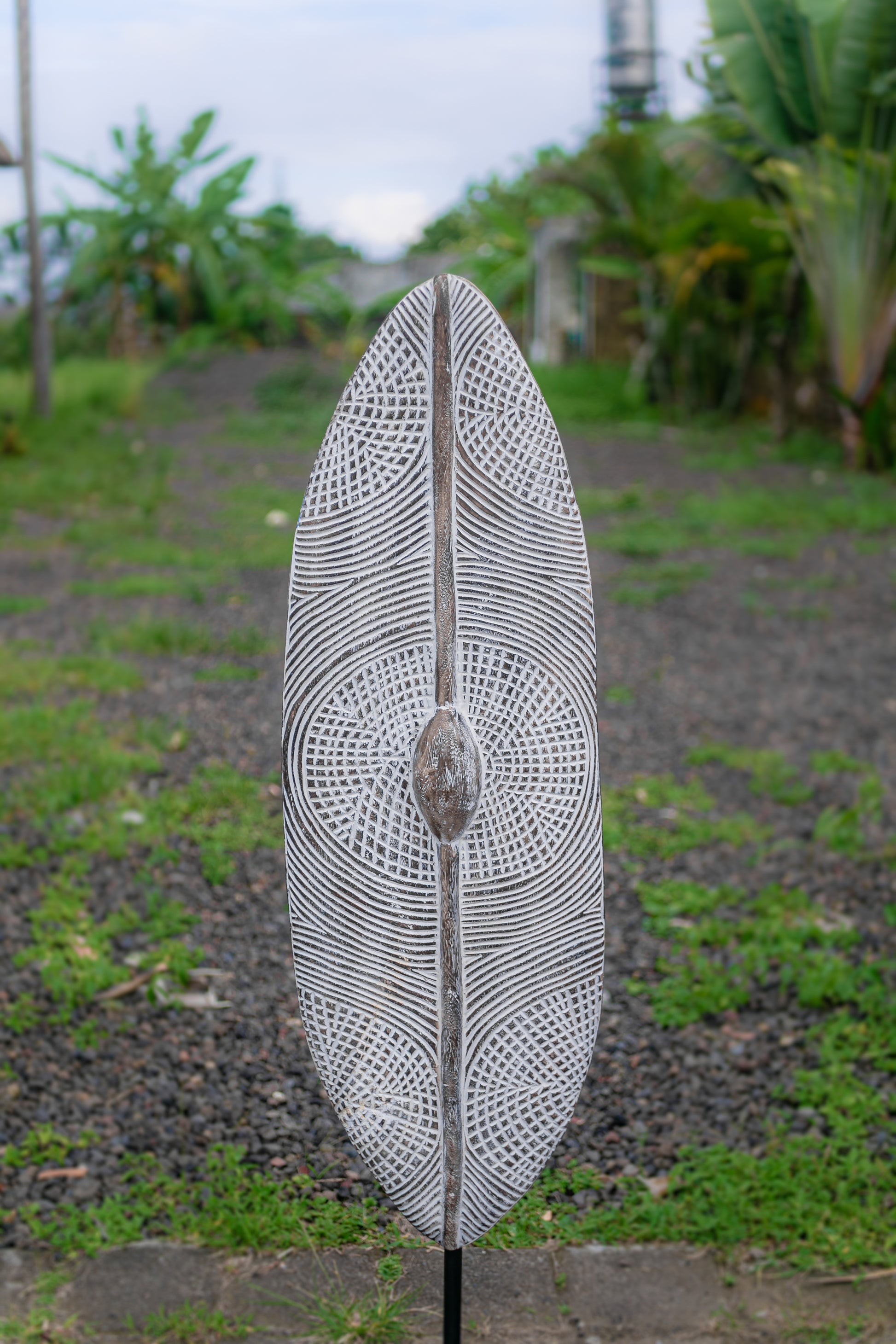 Surf Board Tribal Carving Shell White Stain is a suar wooden sculpture from Indonesia to decorate your indoor space with elegance  
